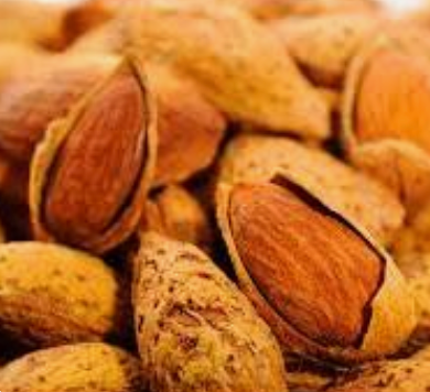 Almond oil use-case split illustration